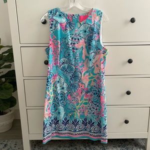 LILLY STRETCH SHIFT • NWOT